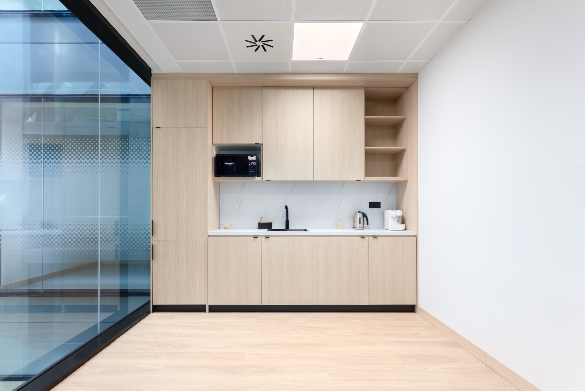 Axis Architecture - Kappa Offices by Luzestudio (1)