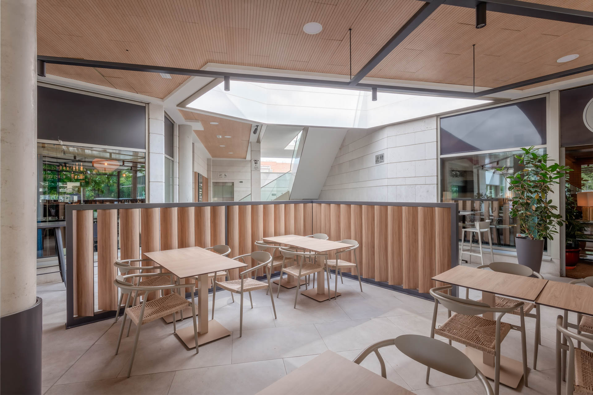Axis Arquitectura - Los Porches Shopping Center x Luzestudio (12)