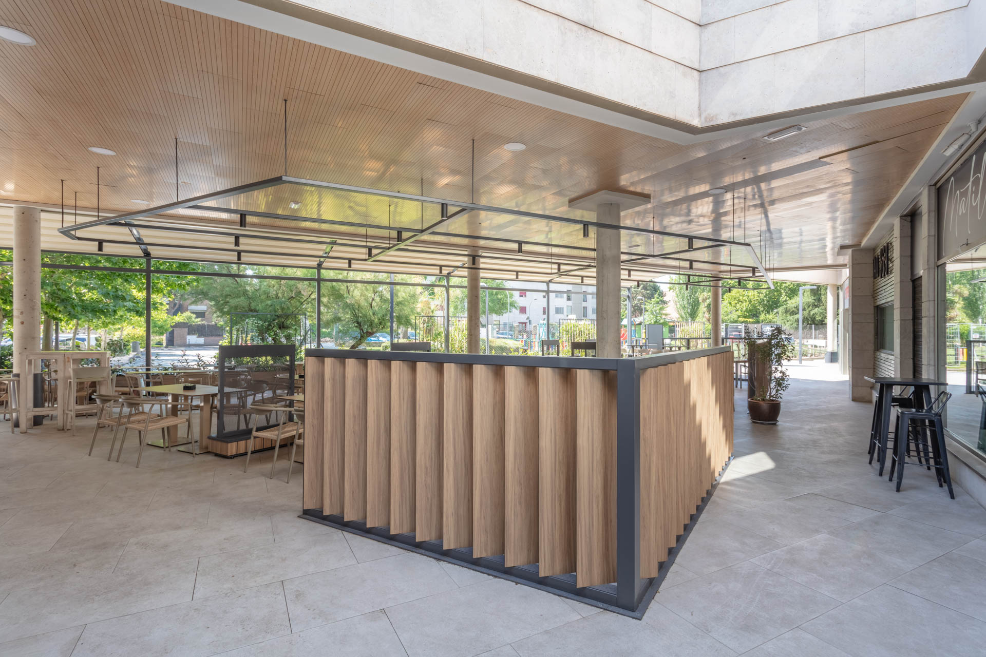 Axis Arquitectura - Los Porches Shopping Center x Luzestudio (13)