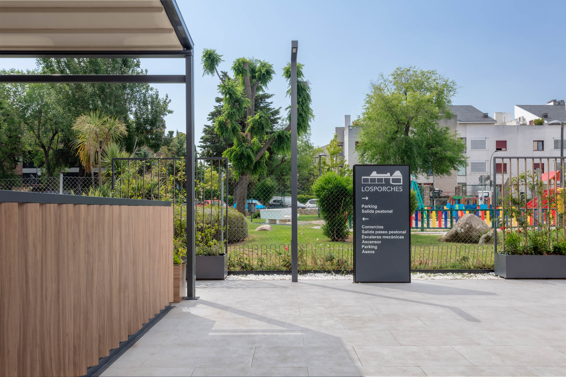 Axis Arquitectura - Los Porches Shopping Center x Luzestudio (14)