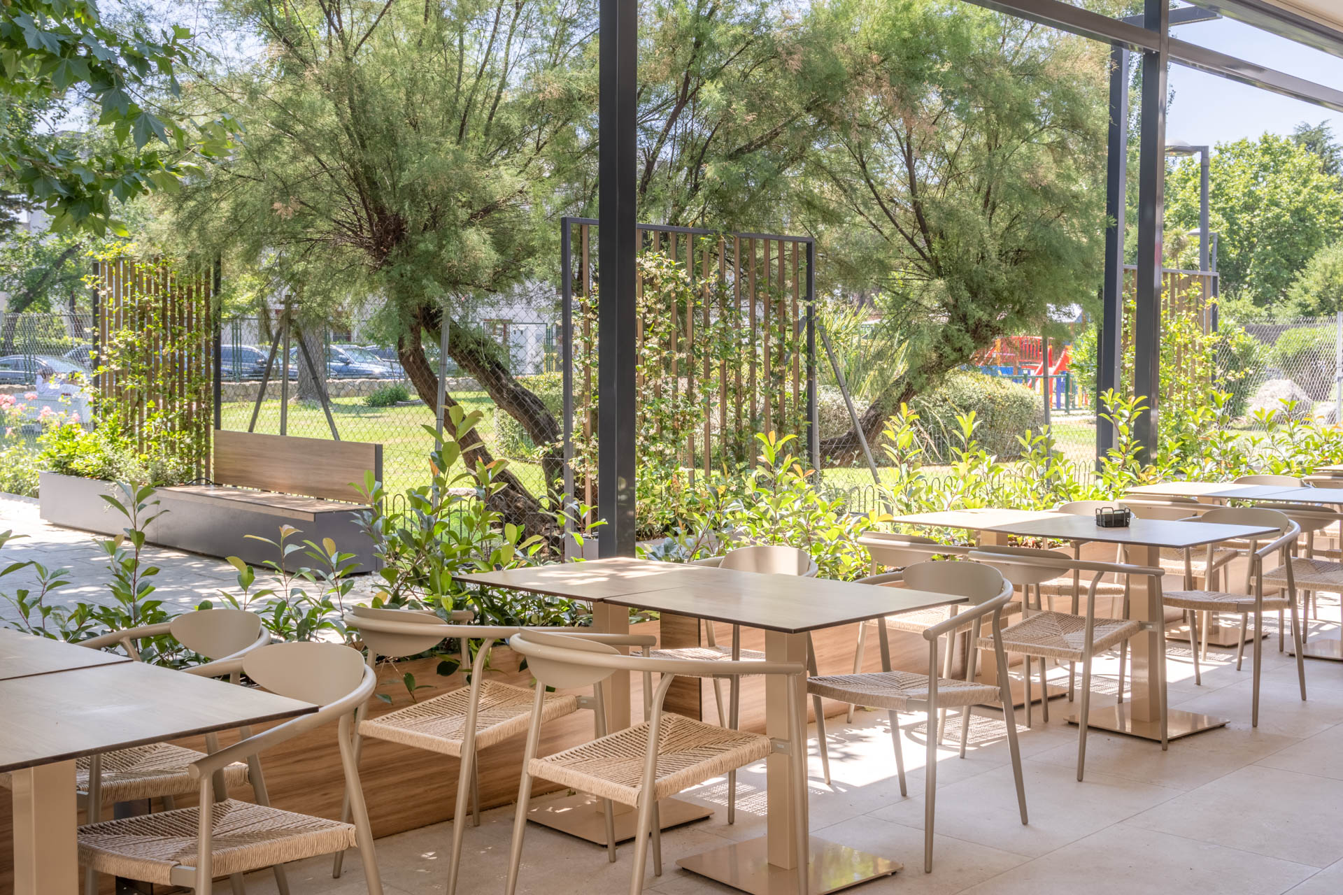 Axis Arquitectura - Los Porches Shopping Center x Luzestudio (15)