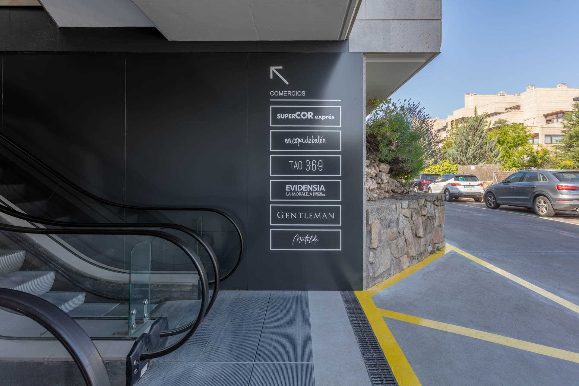 Axis Arquitectura - Los Porches Shopping Center x Luzestudio (21)