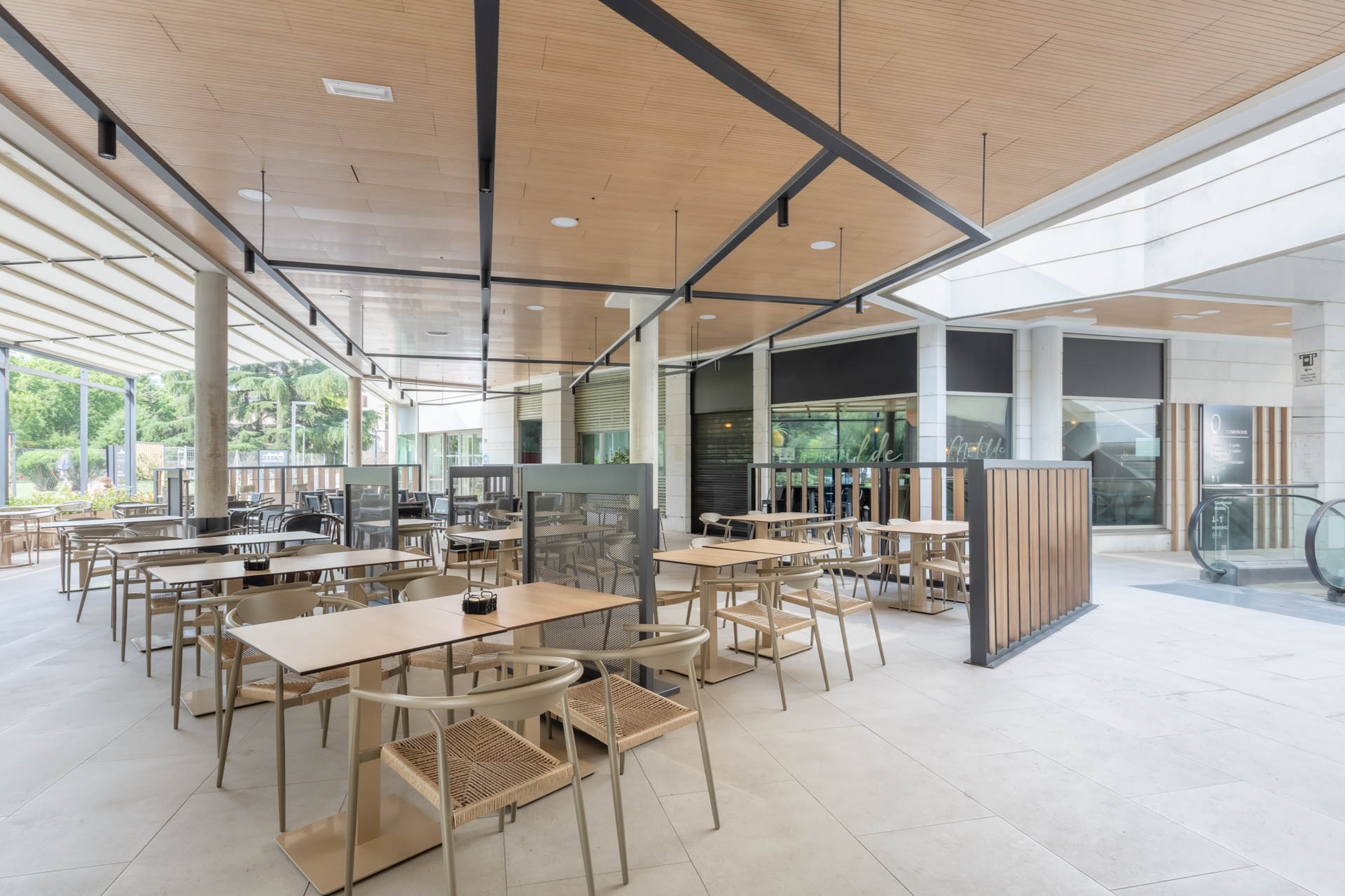 Axis Arquitectura - Los Porches Shopping Center x Luzestudio (23)