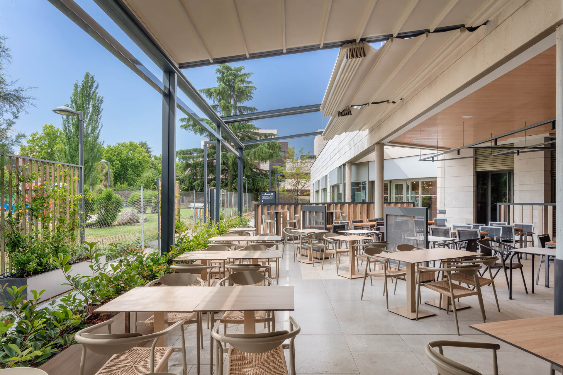 Axis Arquitectura - Los Porches Shopping Center x Luzestudio (25)